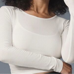 Alo yoga gather long sleeve in ivory size L